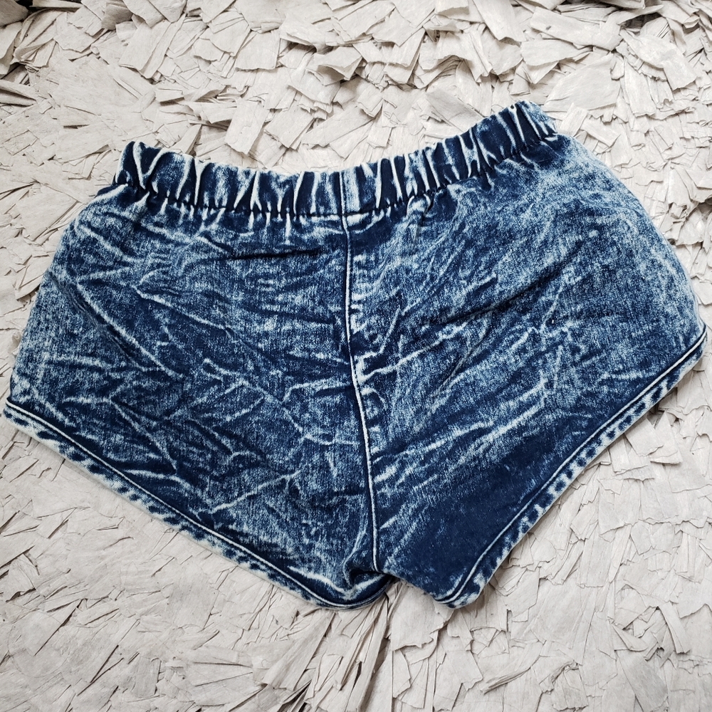 Shorts - Picture 2 of 3
